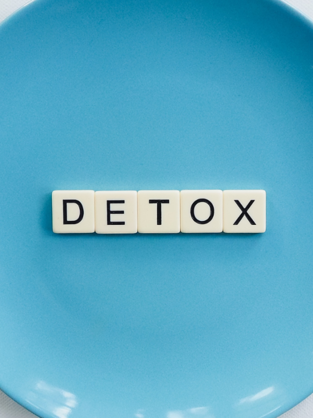 डेली Detox के लिए सुबह क्या पिएं? जानिए 5 असरदार देसी ड्रिंक
